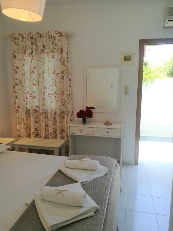 Andreas And Petrinela Rooms Triovasalos Экстерьер фото