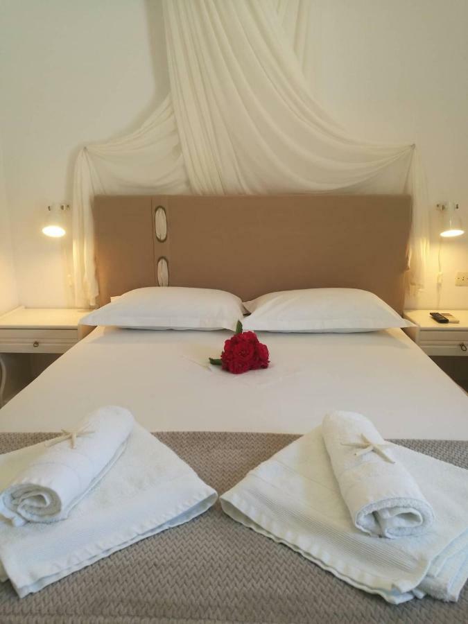 Andreas And Petrinela Rooms Triovasalos Экстерьер фото